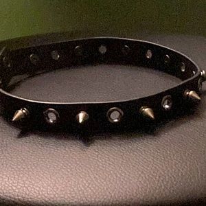 Spiked choker